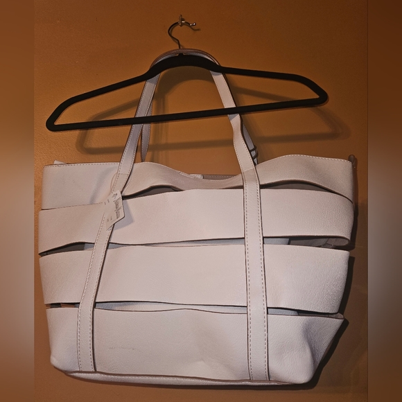 Neiman Marcus faux leather Beach bag - Picture 3 of 5